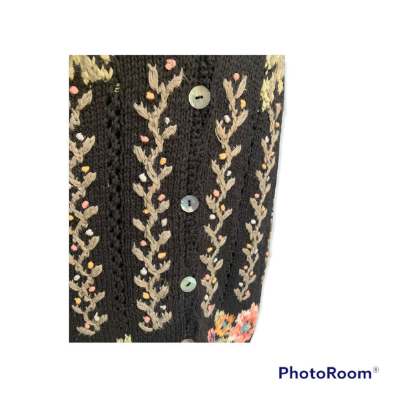 PORTRAITS by Northern Isles MEDIUM Ladies Hand Knitted Floral Vine Vest STUNNING - Picture 5 of 6